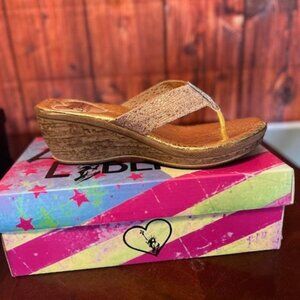 Love Liberty Miami Night Gold Wedge Sandals Size 10 Comfortable footbed
